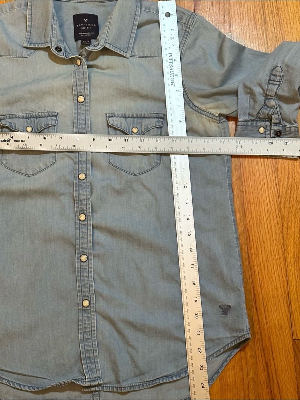 American Eagle Boyfriend Fit Pearl Snap Light Chambray Denim Shirt Sz XS (v) - Picture 9 of 13